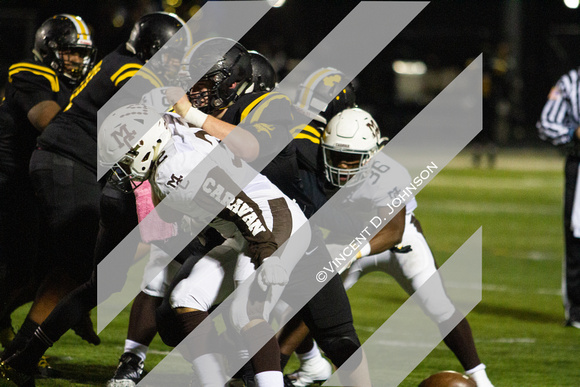 ct-sta-spt-football-mount-carmel-st-laurence-st-1014-1172.jpg