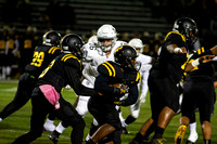 ct-sta-spt-football-mount-carmel-st-laurence-st-1014-1169.jpg