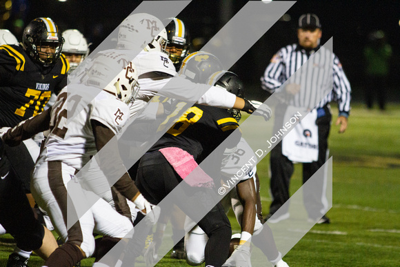 ct-sta-spt-football-mount-carmel-st-laurence-st-1014-1173.jpg