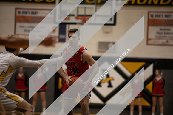 ct-sta-spt-boys-basketball-lw-central-andrew-st-020620-6812