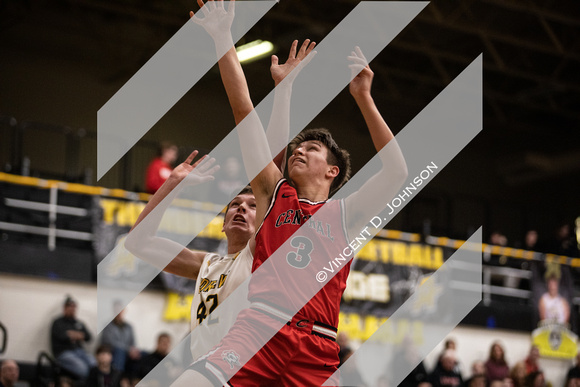 ct-sta-spt-boys-basketball-lw-central-andrew-st-020620-6989