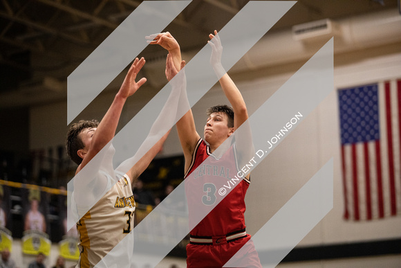 ct-sta-spt-boys-basketball-lw-central-andrew-st-020620-7112